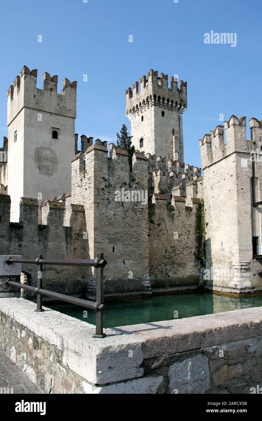 Castello 'Rocca Scaligera', Sirmione, Lago Di Garda, Italia Foto Stock