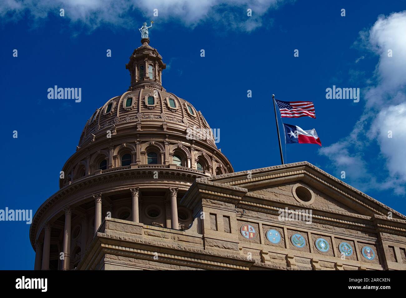 L'edificio del Texas Capitol in granito marmo rosa si trova alla fine di Congress Avenue nel centro di Austin, Texas. Foto Stock