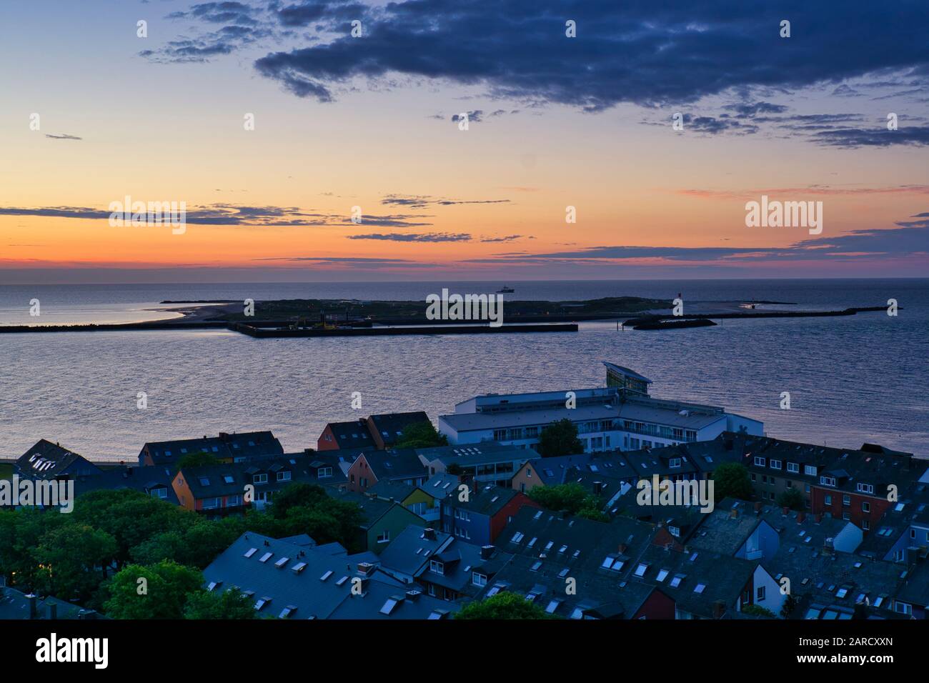 Helgoland - guardare sull'isola dune - tramonto sul mare Foto Stock