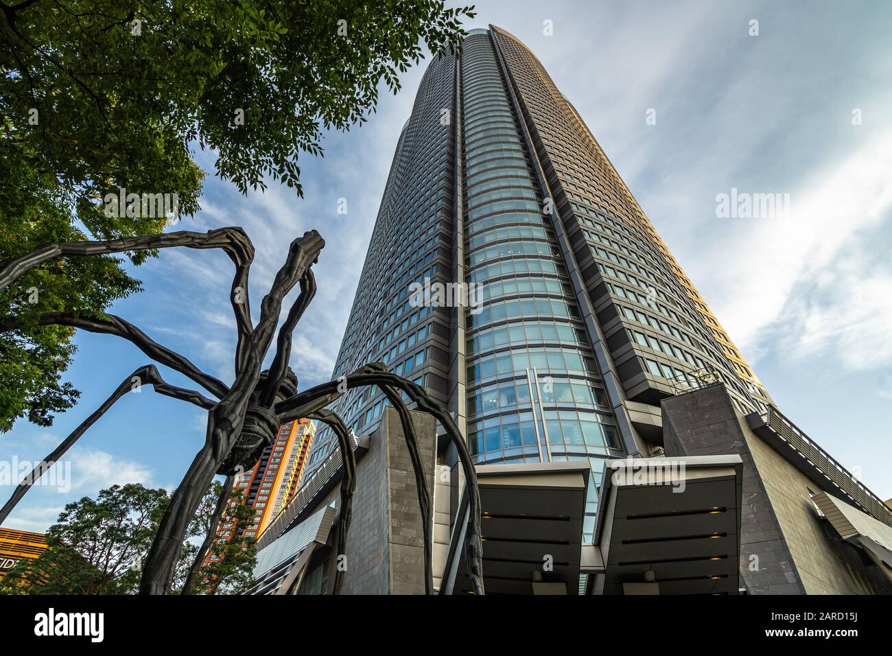 Tokyo, Roppongi Hills, agosto 2019 - statua del ragno gigante alla base della Torre Mori. In cima alla Mori Tower si trova una terrazza panoramica wi Foto Stock