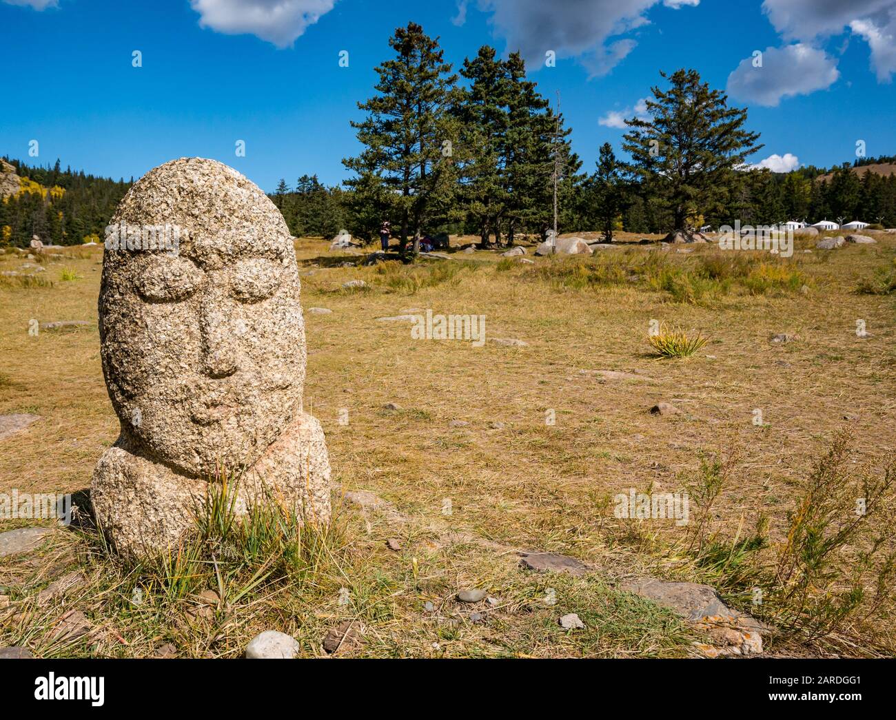 Scultura in pietra all'ingresso di Manzushir Khiid o del Monastero di Manjusri, dei Monti Bodg Khan, Mongolia Foto Stock