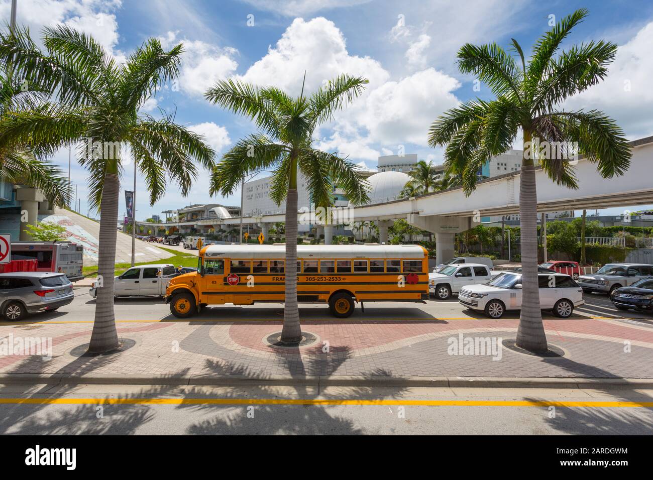 Autobus scolastico nel centro di Miami, Miami, Florida, Stati Uniti d'America, Nord America Foto Stock