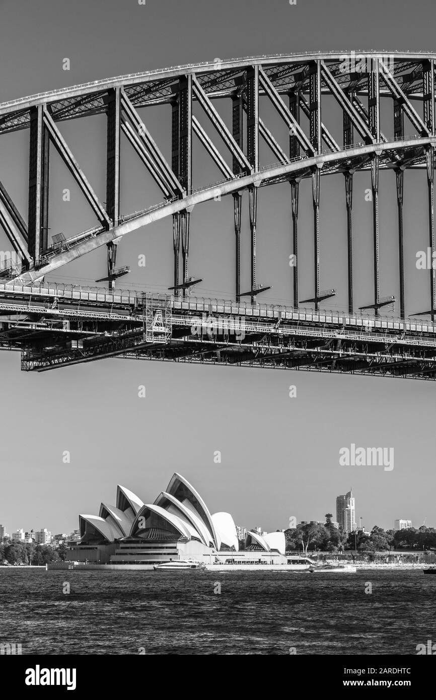 Sydney, Australia, 22 10 2018: Harbour Bridge e Opera House BN Foto Stock