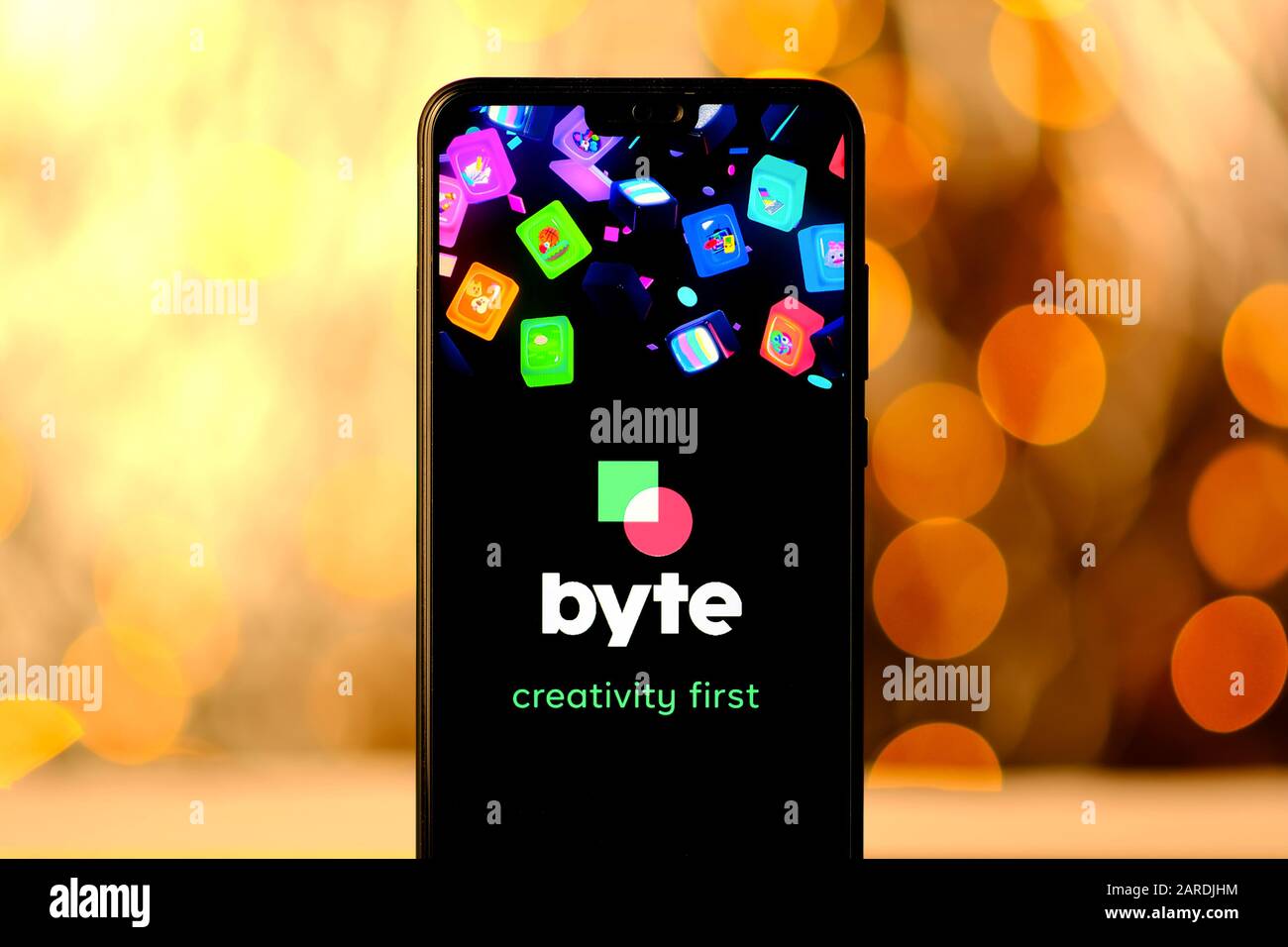 Byte schermata di accesso all'app sullo smartphone. Byte app è una nuova piattaforma di social media video in loop. Foto Stock