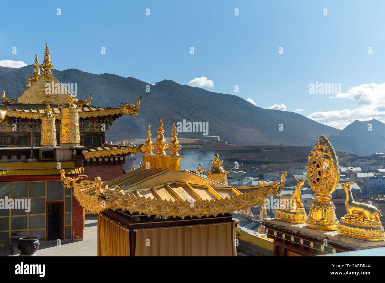 Tetto d'oro del Tempio dei lama in Shangri-la, provincia di Yunnan, Cina Foto Stock