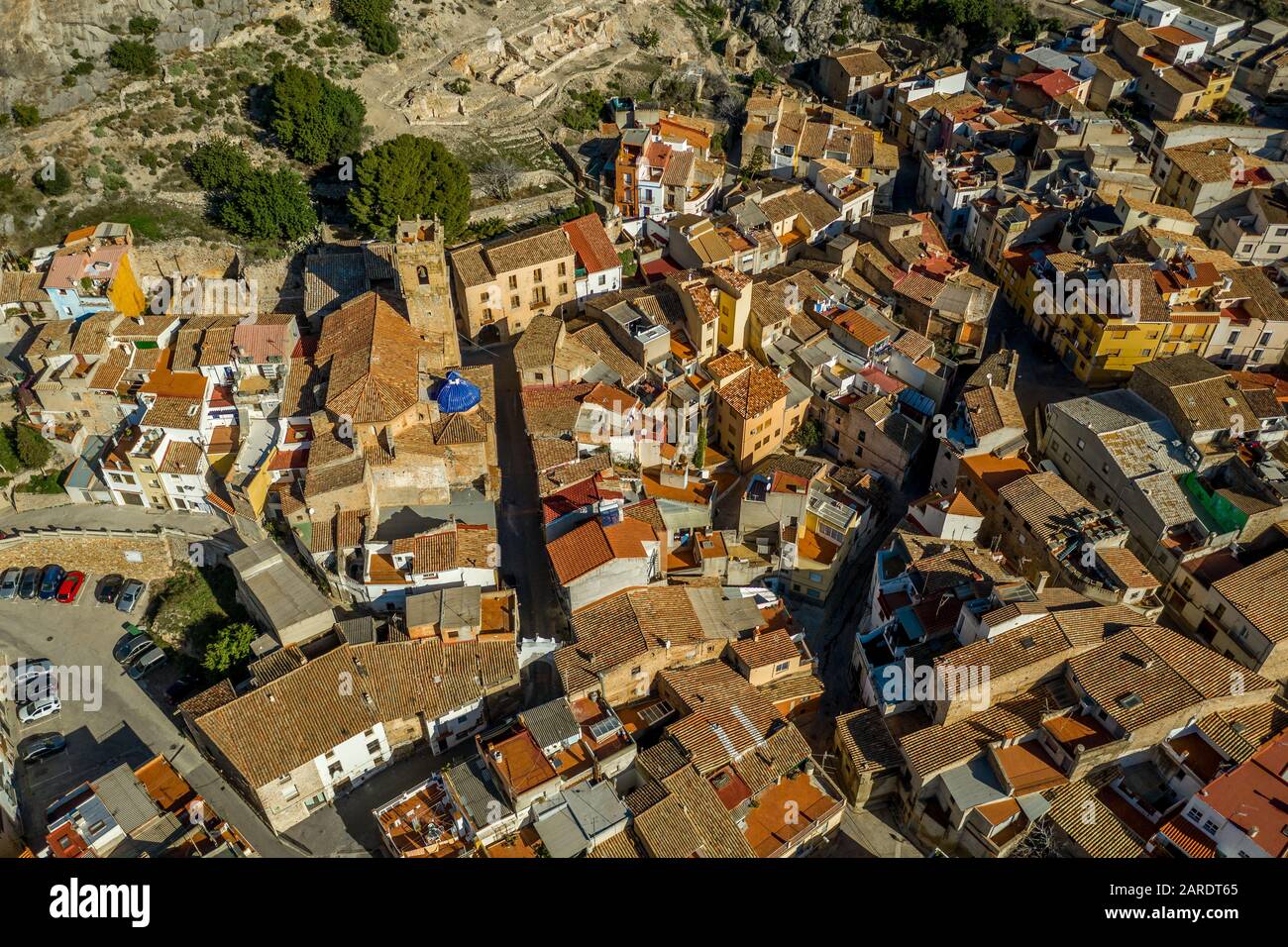 Veduta aerea del castello medievale gotico Borriol collina rovina vicino Castellon Spagna con cielo blu Foto Stock