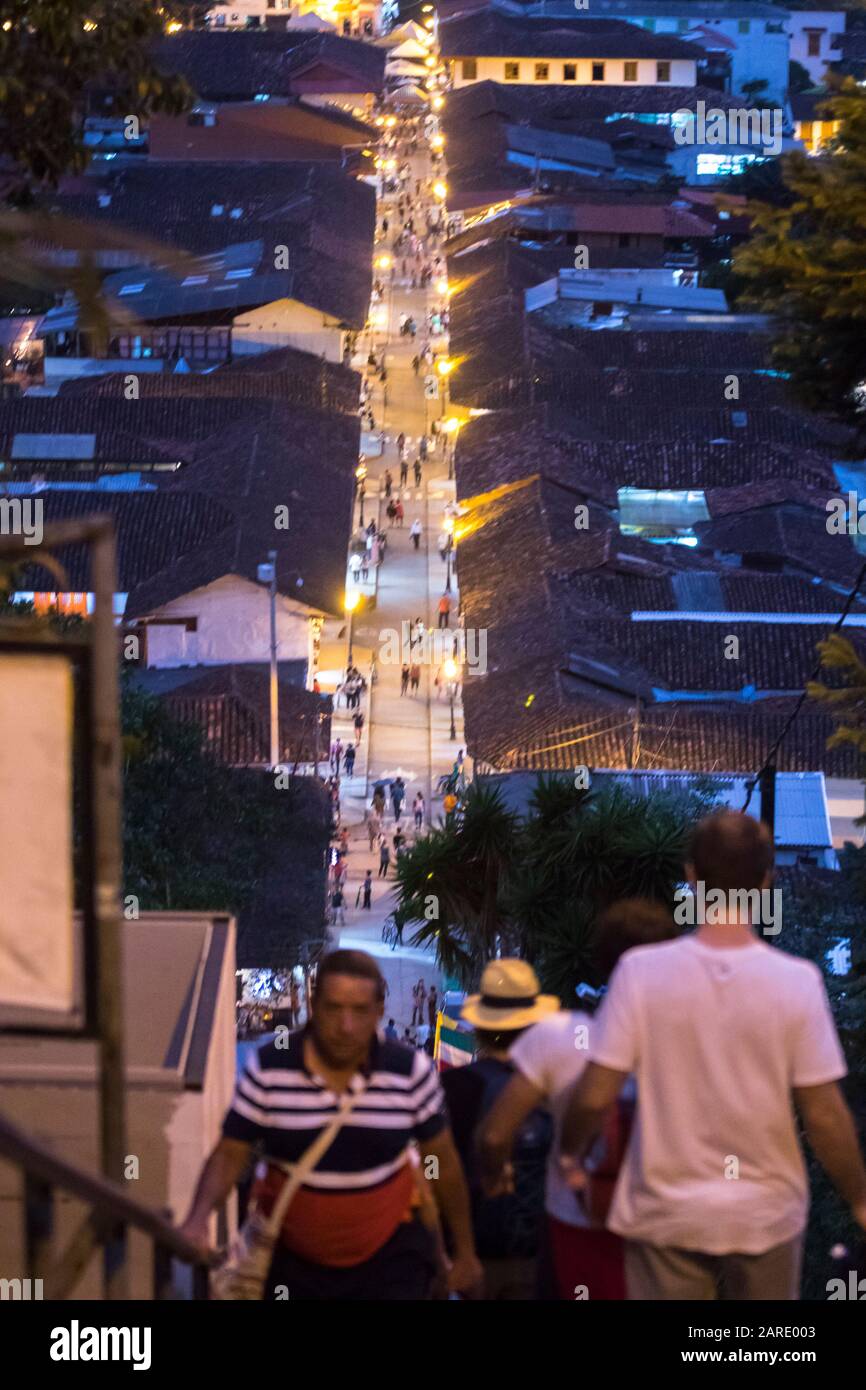 Strade Comune Del Salento Quindio. Situato nelle Ande colombiane è una città con architettura tradizionale. Cocora Valley, sede della Palma Di Ce Foto Stock