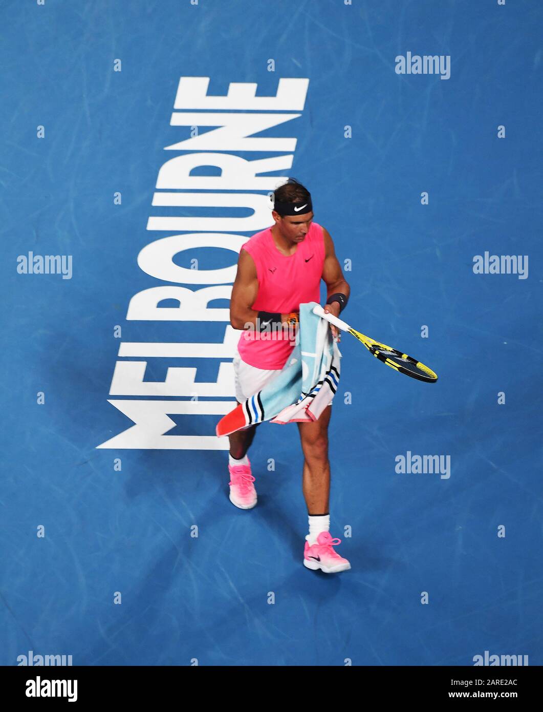 Melbourne Park Australian Open Day 8 27/01/20 Rafa Nadal (ESP) fa da sfondo al suo lavoro mentre vince il quarto round match Photo Roger Parker International Spo Foto Stock