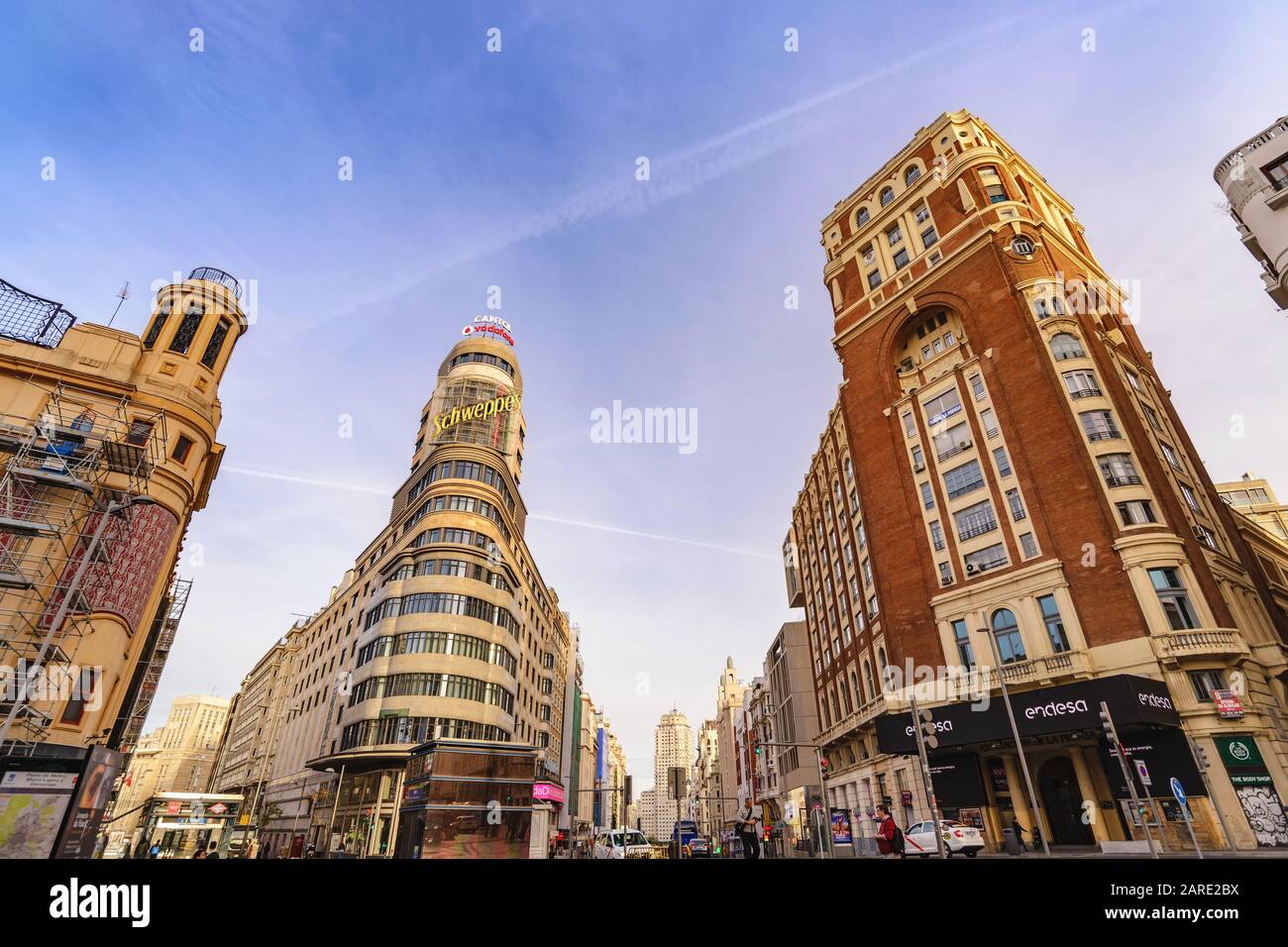 Madrid Spagna, skyline della città alla famosa Gran Via via dello shopping Foto Stock