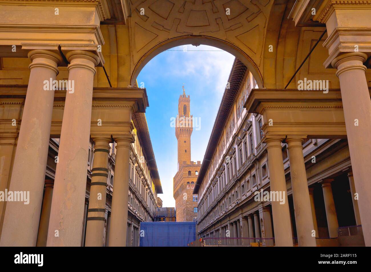 Galleria degli Uffizi e Palazzo Vecchio in Piazza della Signoria nel Centro storico di Firenze, regione Toscana d'Italia Foto Stock