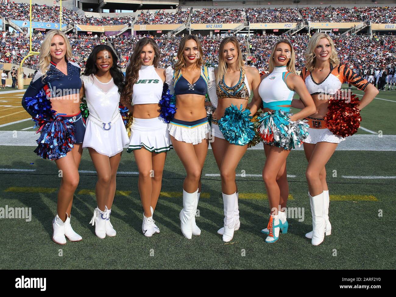 Le cheerleaders AFC posano durante il Pro Bowl, domenica, 26 gennaio 2020, al Camping World Stadium di Orlando, Florida. (Foto di IOS/ESPA-Images) Foto Stock