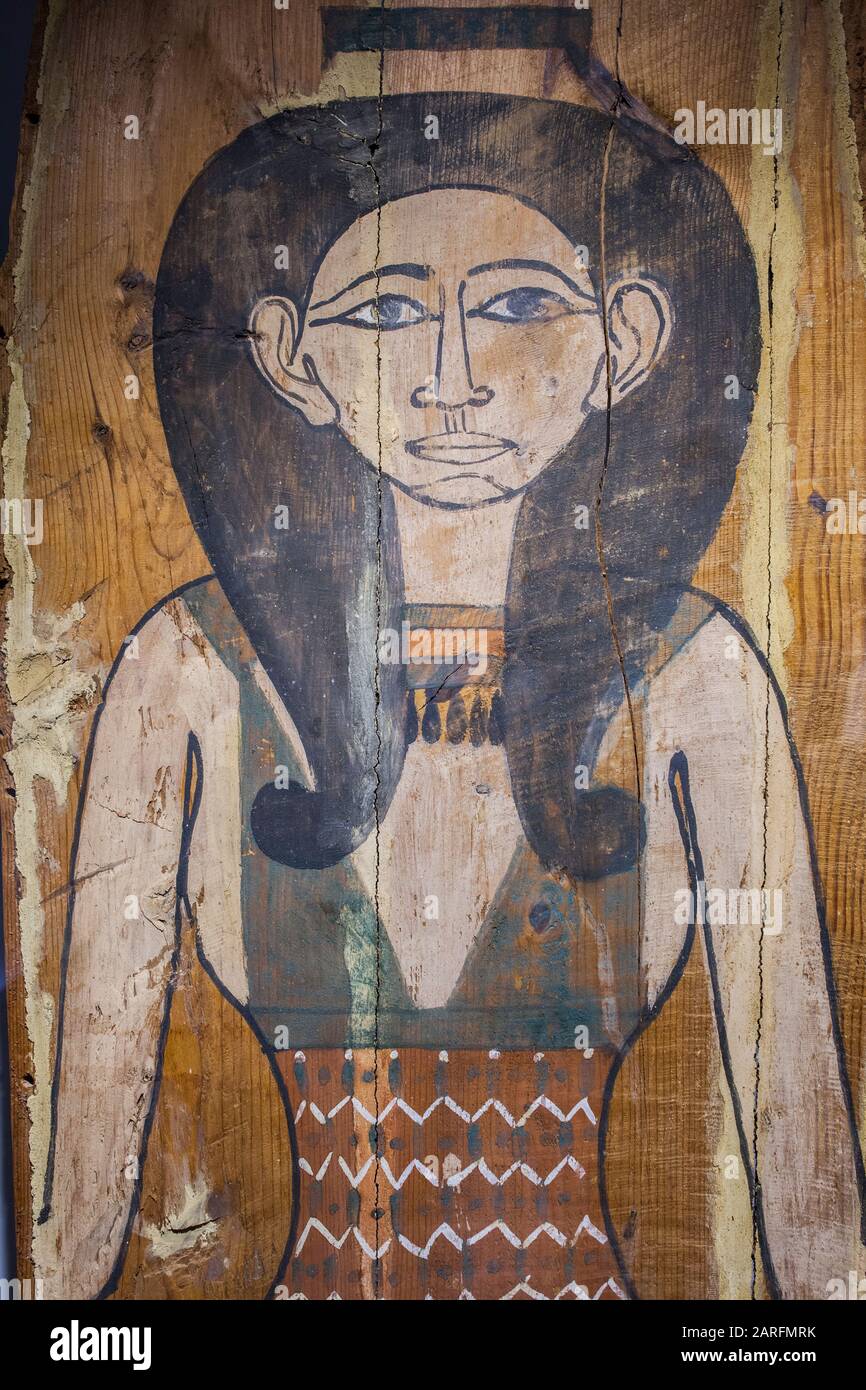 Barcellona, Spagna - 27th dicembre 2019: Backboard di bara raffigurante Il Dado di Dea. Museo Dell'Antico Egitto Cultura Di Barcellona, Spagna Foto Stock