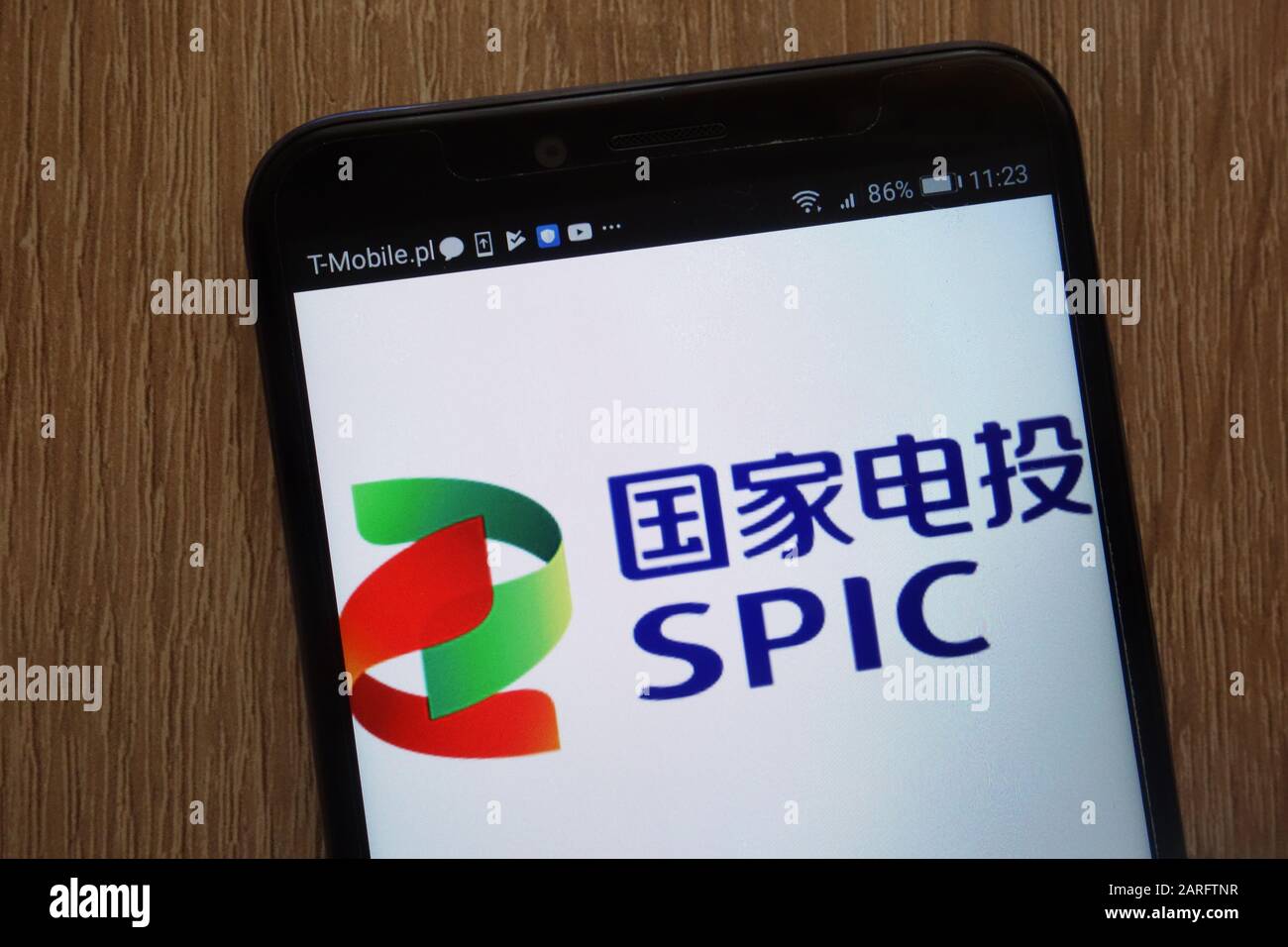 Il logo della state Power Investment Corporation Limited viene visualizzato su uno smartphone moderno Foto Stock