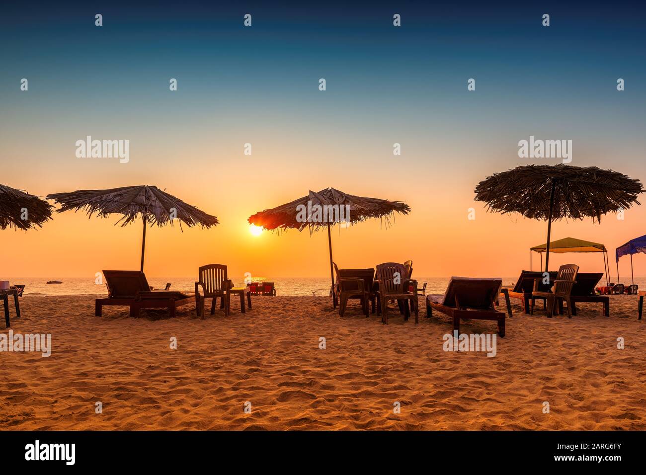 Tramonto in spiaggia tropicale vacanza Foto Stock