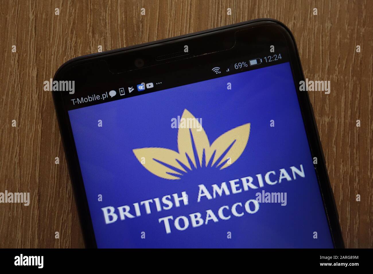 Logo British American Tobacco visualizzato su uno smartphone moderno Foto Stock