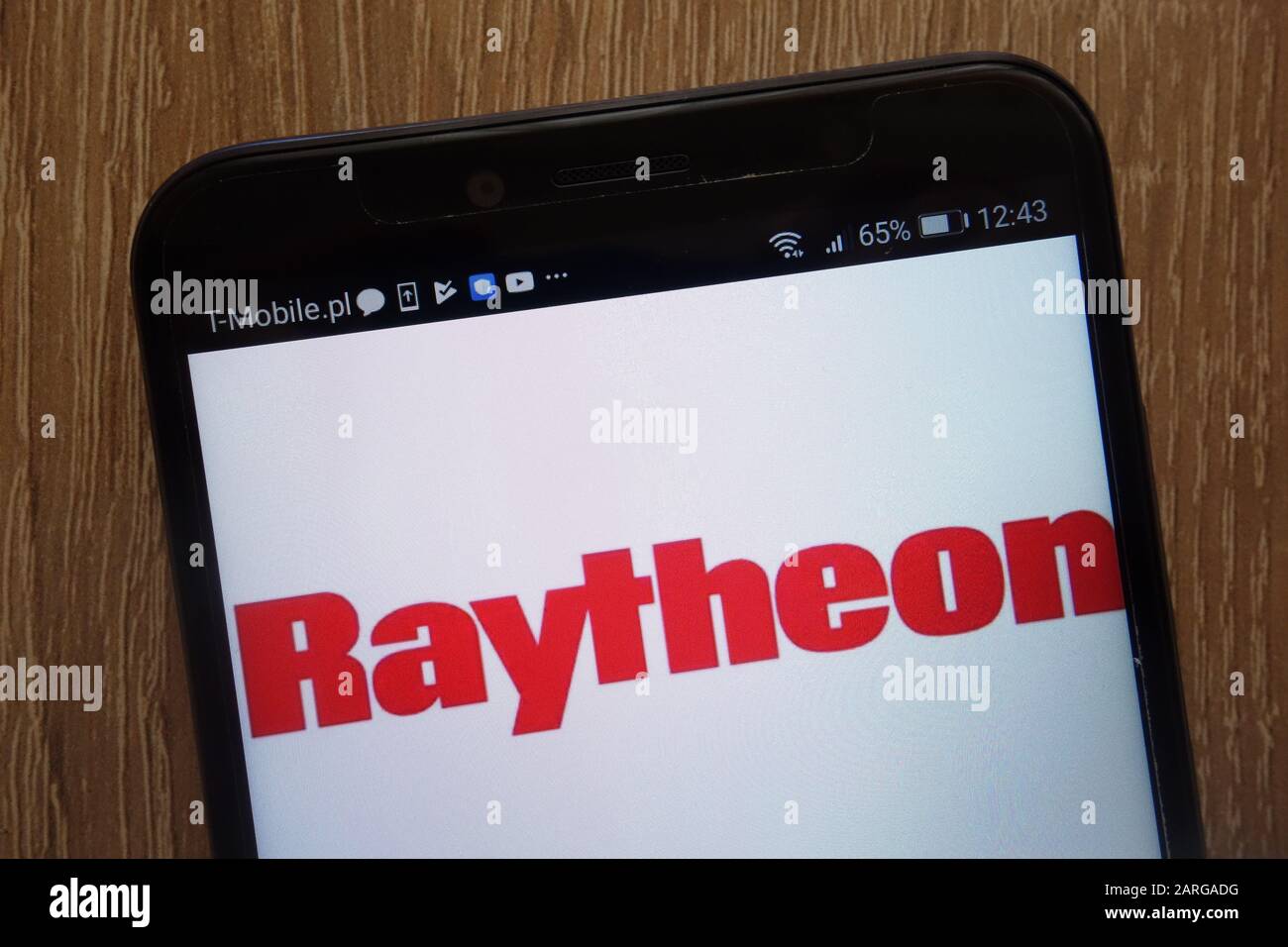 Logo Raytheon Company visualizzato su uno smartphone moderno Foto Stock