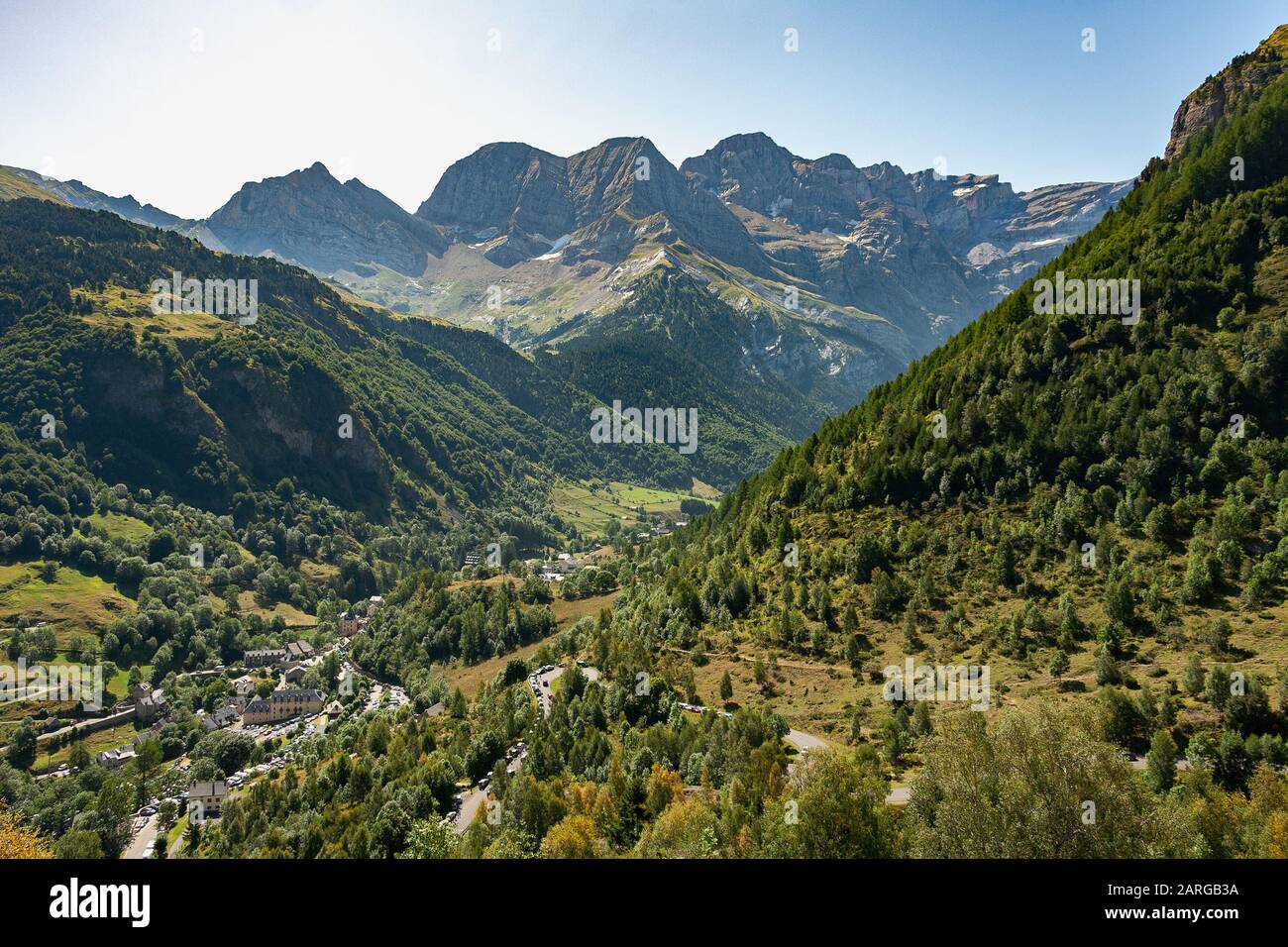 Le montagne del Cirque de Gavarnie in occitania nel sud della Francia. High Pyrenees, Occitania, Francia, Europa Foto Stock