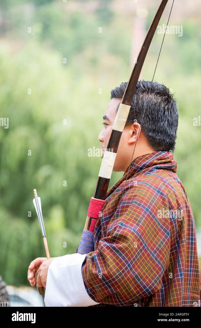 Ritratto di donna Tai Chi che danzano a Green Lake Park, Kunming, Yunnan, Cina, Asia Foto Stock