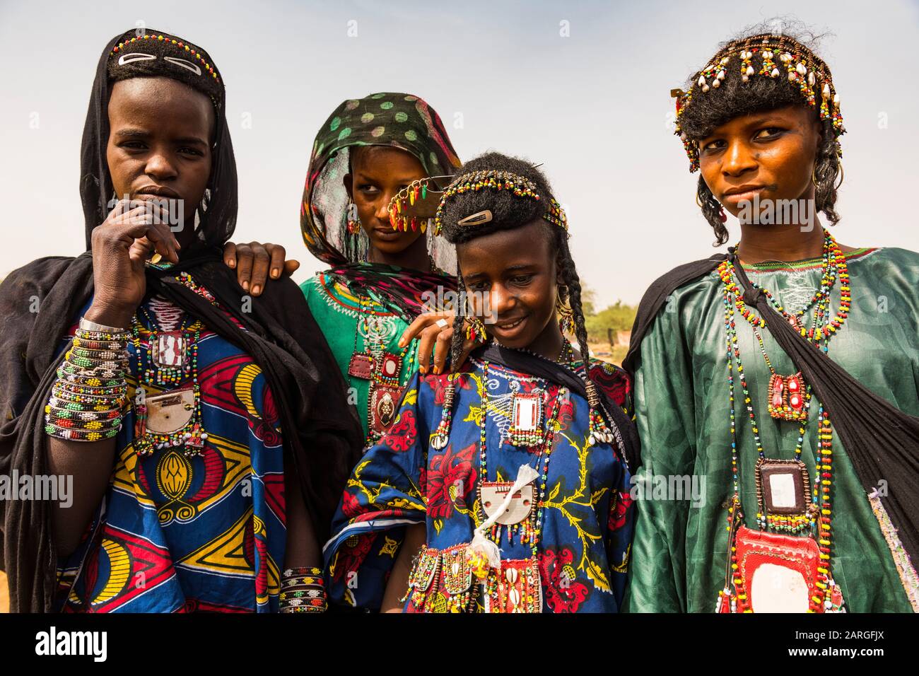 Ragazze giovani al festival Gerewol, concorso rituale di corteggiamento tra il popolo di Wodaabe Fula, Niger, Africa occidentale, Africa Foto Stock