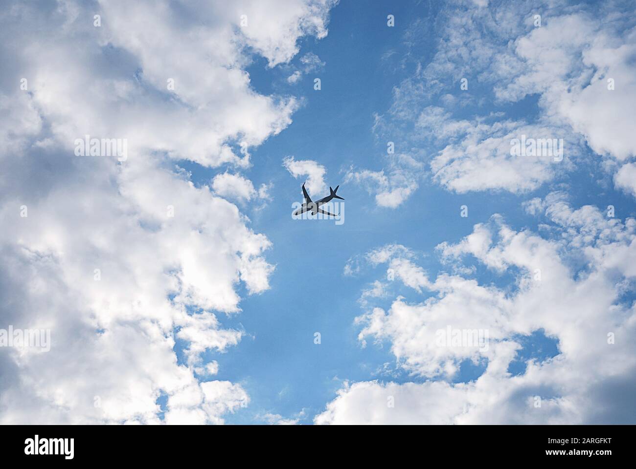 aereo nel cielo alto Foto Stock