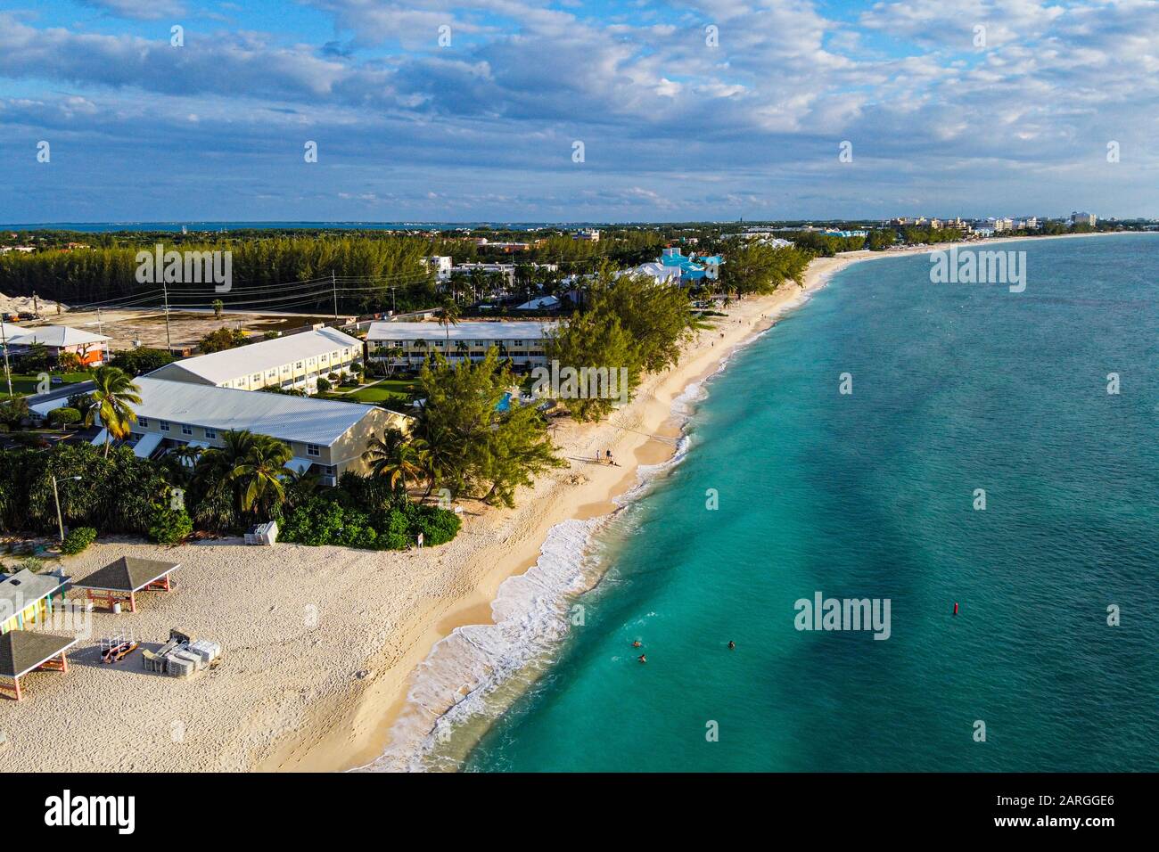 Antenna Della Seven Mile Beach, Grand Cayman, Isole Cayman, Caraibi, America Centrale Foto Stock