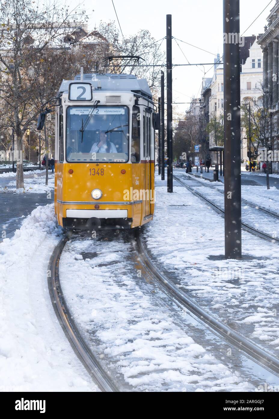 Tram di Budapest sulla neve, Budapest, Ungheria, Europa Foto Stock
