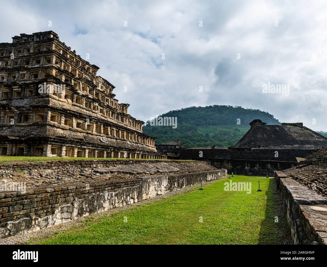 Piramide delle Nicchie, sito archeologico precolombiano di El Tajin, patrimonio dell'umanità dell'UNESCO, Veracruz, Messico, Nord America Foto Stock