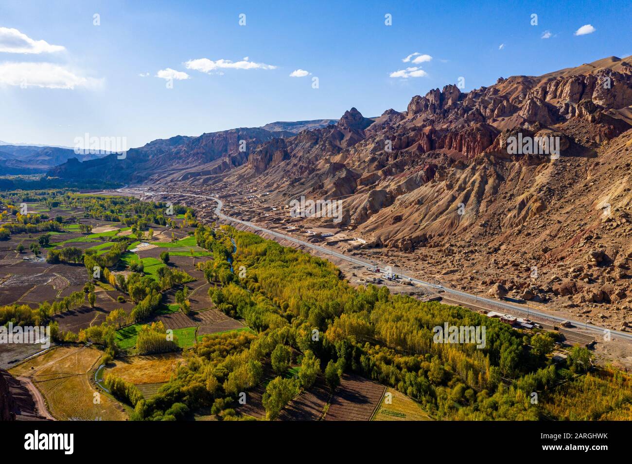 Aereo con drone di Shahr-e Zuhak. La città rossa, Bamyan, Afghanistan, Asia Foto Stock