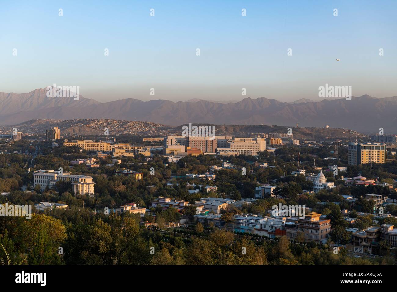Vista su Kabul al tramonto, Afghanistan, Asia Foto Stock