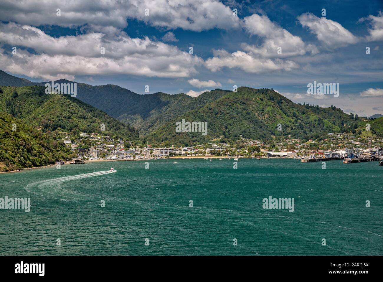 Città Di Picton A Picton Harbor, In Queen Charlotte Sound, Marlborough Sounds, Marlborough Region, South Island, Nuova Zelanda Foto Stock