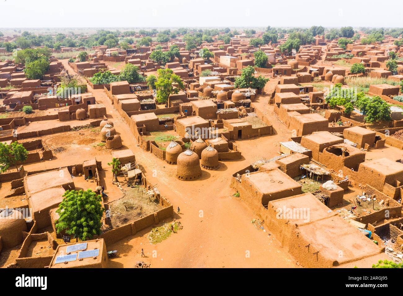 Aereo con drone della Moschea Centrale nel villaggio di Husa di Yaama, Niger, Africa Occidentale, Africa Foto Stock