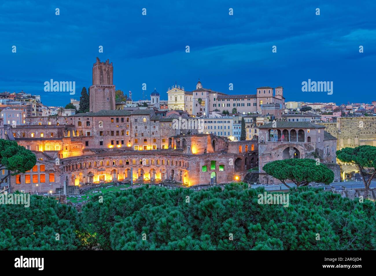 Mercato Trajans (mercati di Traiano) e Casa dei Cavalieri di Rodi (Casa dei Cavalieri di Rodi), UNESCO, vista elevata, Roma, Lazio, Italia Foto Stock