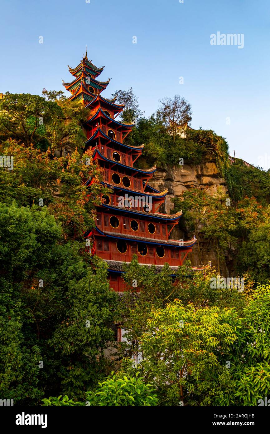 Vista della Pagoda di Shi Baozhai sul fiume Yangtze vicino a Wanzhou, Chongqing, Repubblica Popolare Cinese, Asia Foto Stock