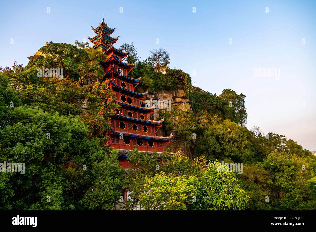 Vista della Pagoda di Shi Baozhai sul fiume Yangtze vicino a Wanzhou, Chongqing, Repubblica Popolare Cinese, Asia Foto Stock