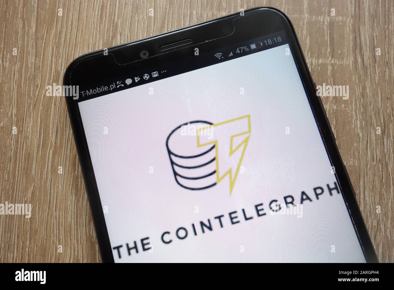 Logo Cointelegraph visualizzato su uno smartphone moderno Foto Stock