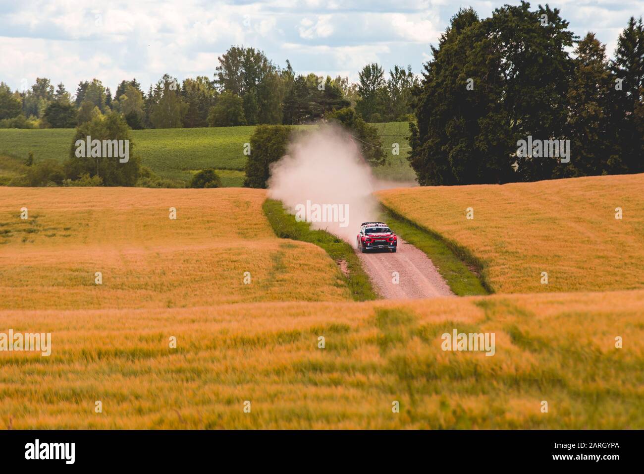 Appartamento attraverso la campagna estone Foto Stock
