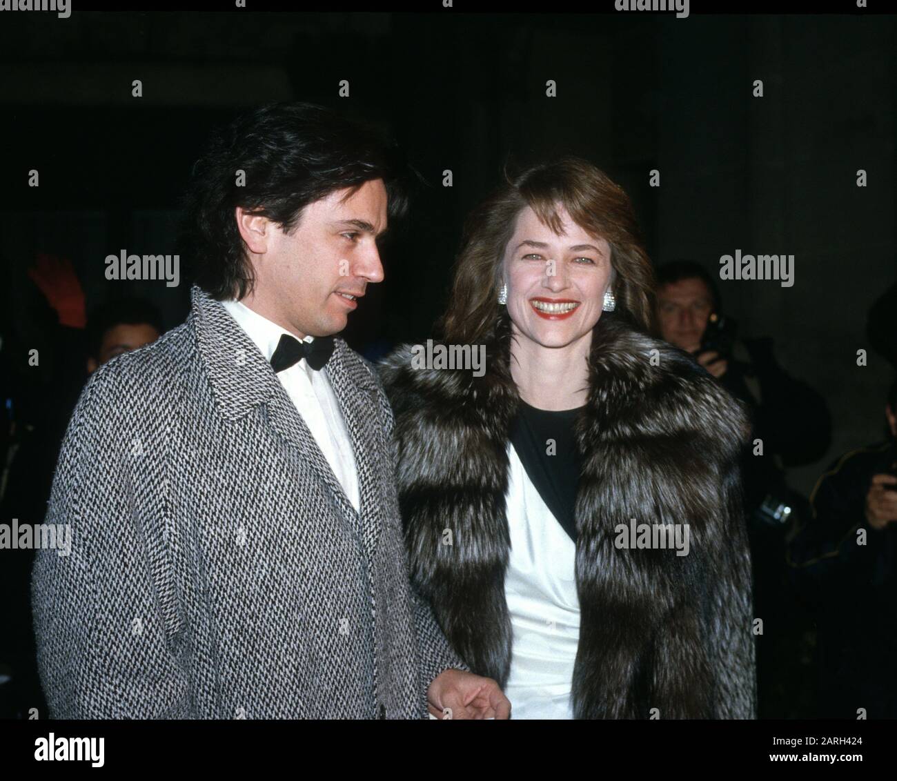 Il musicista Jean-Michel Jarre con la sua seconda moglie attrice Charlotte Rampling, Londra, Inghilterra 1984. La coppia è stata divorziata nel 1998. Foto Stock