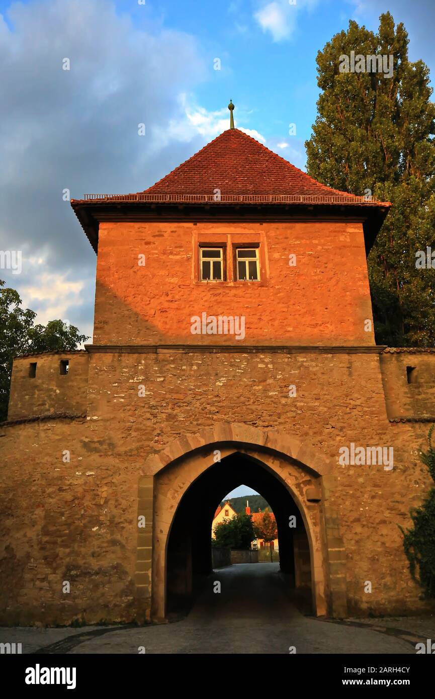 Iphofen è una città in Baviera con molti luoghi di interesse storico. Einersheimer Tor Foto Stock