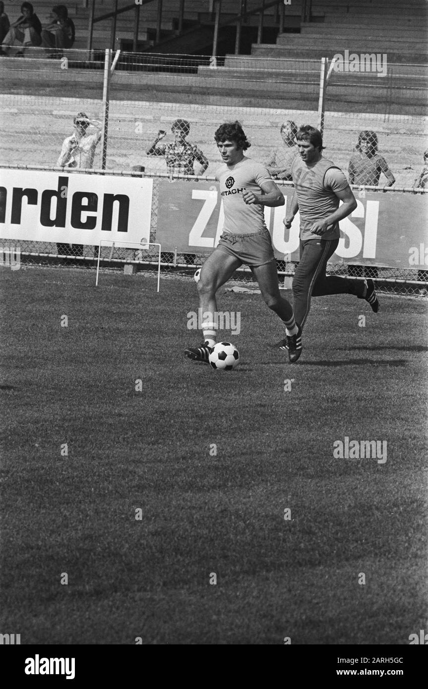 WIM van Hanegem a AZ 1967, Wim van Hanegem durante la formazione Data: 20 agosto 1976 Parole Chiave: Sport, calcio Nome personale: Hanegem, William of Institution Nome: AZ'67 Foto Stock