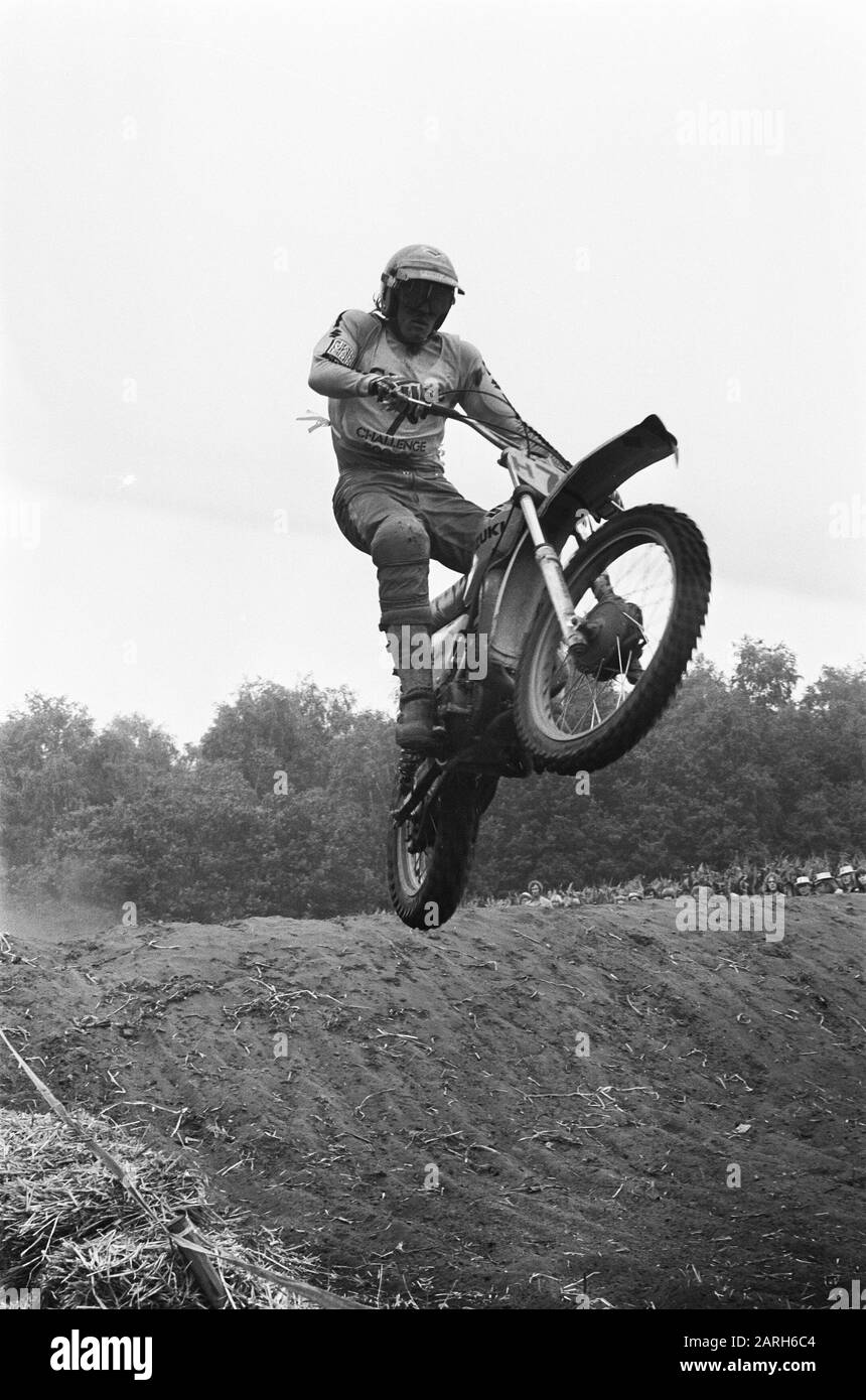 GP motocross 500 cc a Lichtenvoorde 1975 Vincitore Gerrit Wolsink in azione Data: 27 luglio 1975 luogo: Gelderland, Lichtenvoorde Parole Chiave: Motocross, razze Nome Persona: Wolsink, Gerrit Foto Stock