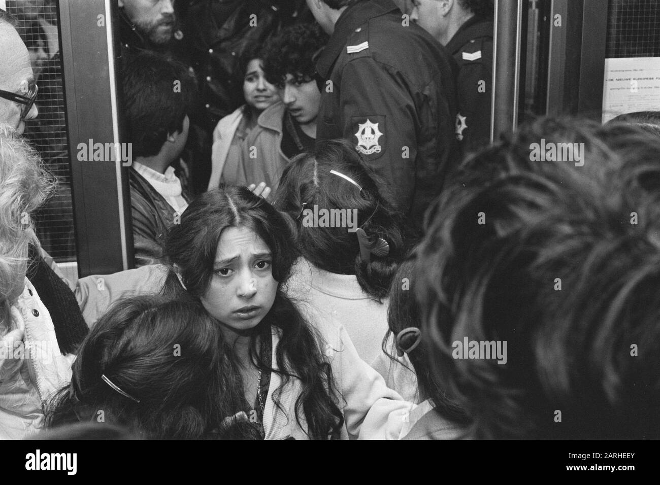 Famiglia Zingara Milano Duric Put out of home in Nieuwegein emotionated Zingari Data: 21 Gennaio 1987 Località: Newgein Parole Chiave: Sfratti, Zingari Nome personale: Duric, Milano Foto Stock