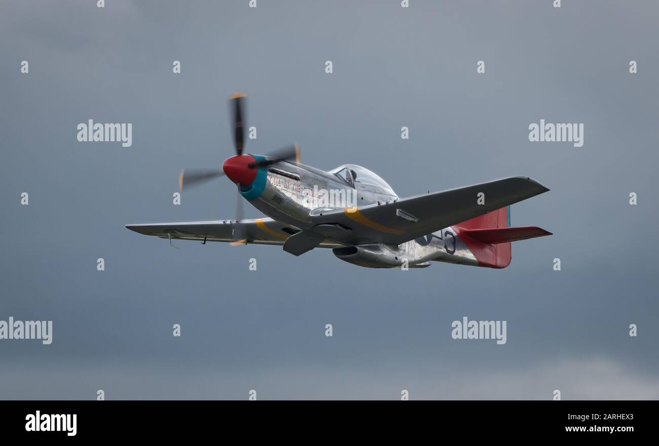 P-51 Mustang WWII In volo Foto Stock
