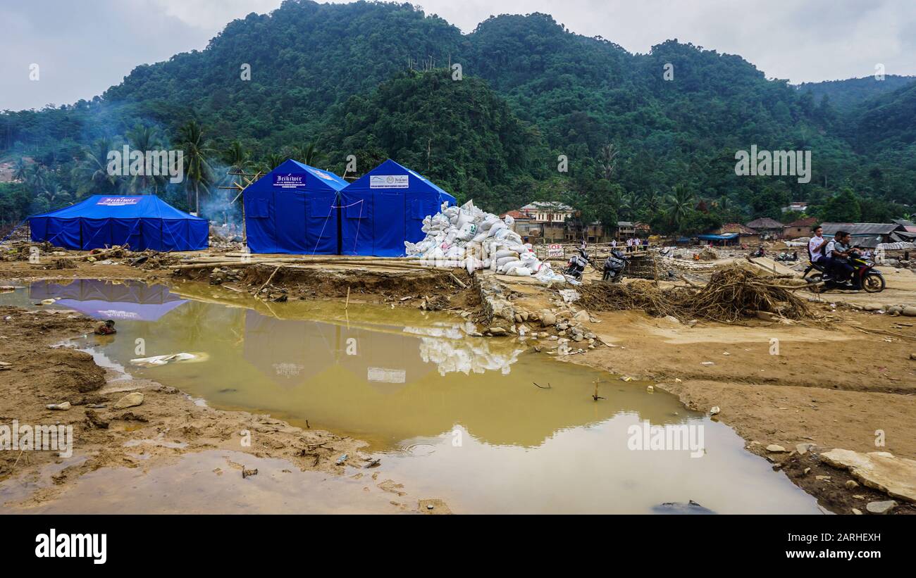 Lebak, BANTEN - JANUARI 23, 2020: Le inondazioni in flash hanno colpito il distretto di Lebak nella provincia di Banten, Indonesia all'inizio del nuovo anno il 1° gennaio 2020 Foto Stock