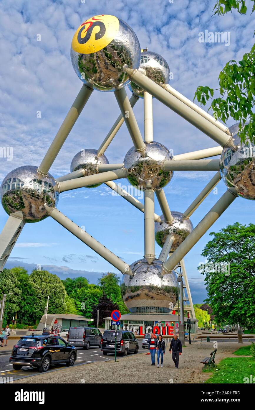 Atomium di Bruxelles, eretto per il 1958 Bruxelles Fiera Mondiale, Belgio. Foto Stock