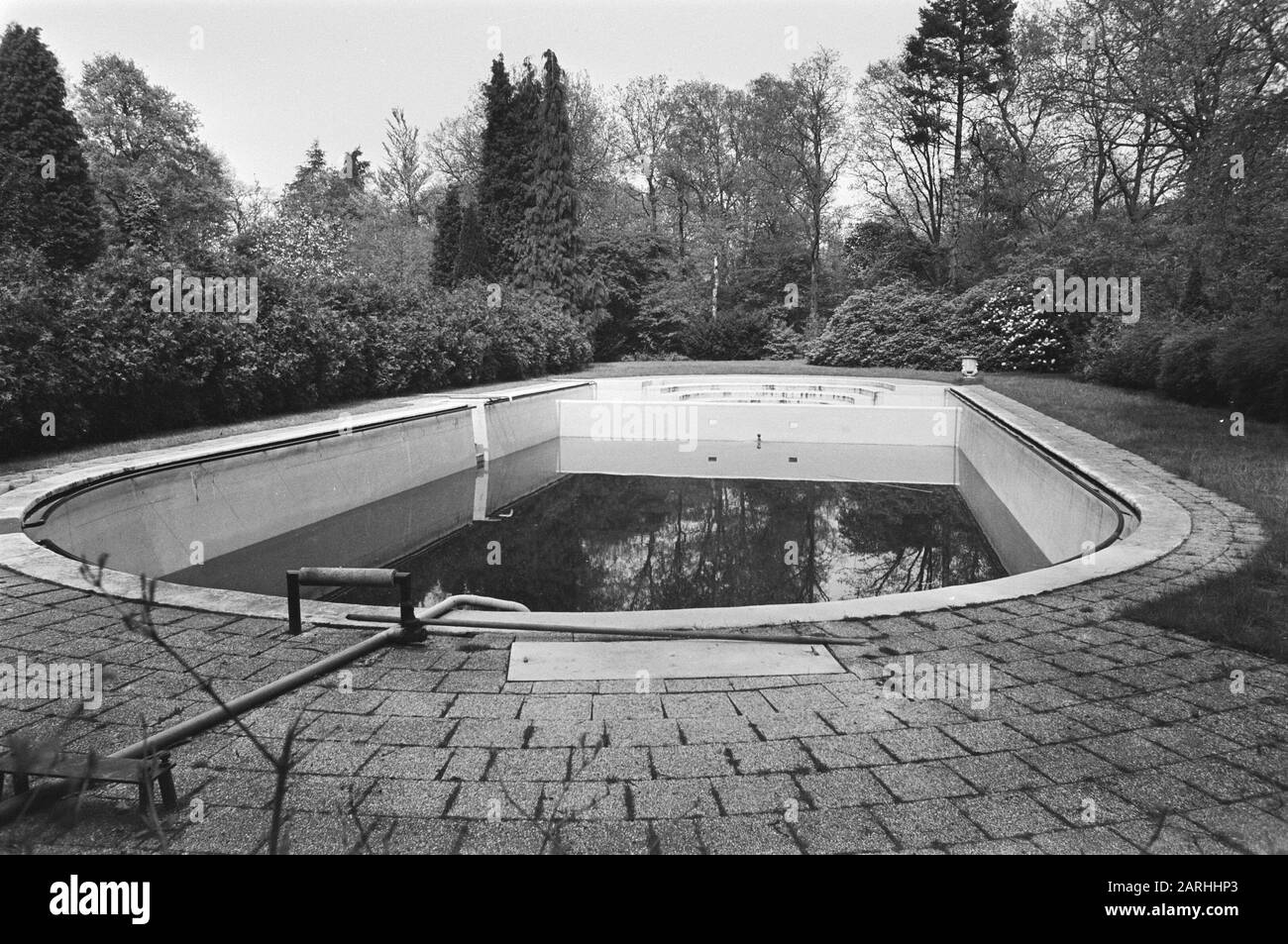 Piscina uomo Data: 28 maggio 1977 Parole Chiave: Criminali di guerra, piscine Foto Stock