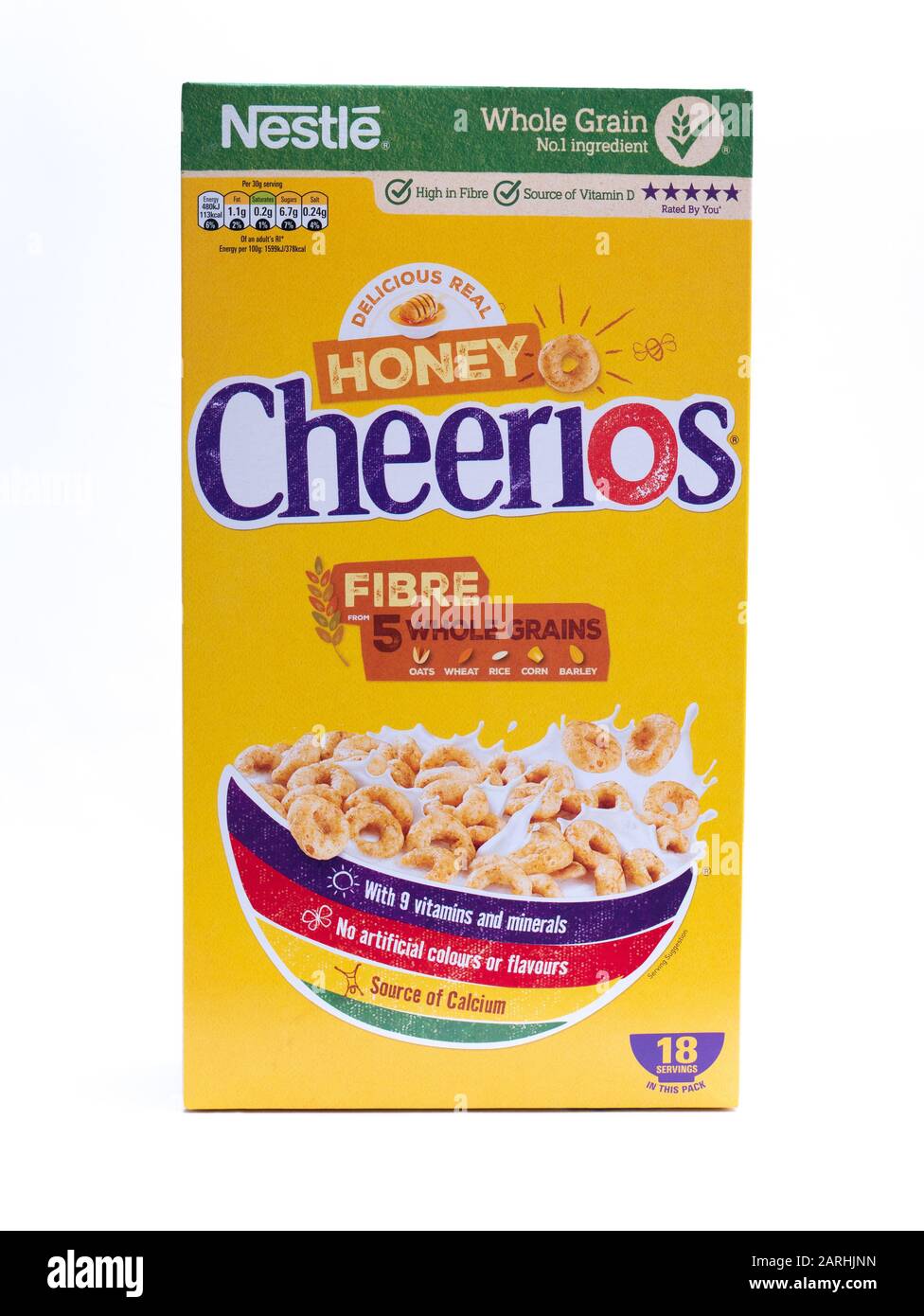 UK, Jan 2020: Prodotto Nestle Honey Cheerios girato su sfondo bianco studio Foto Stock