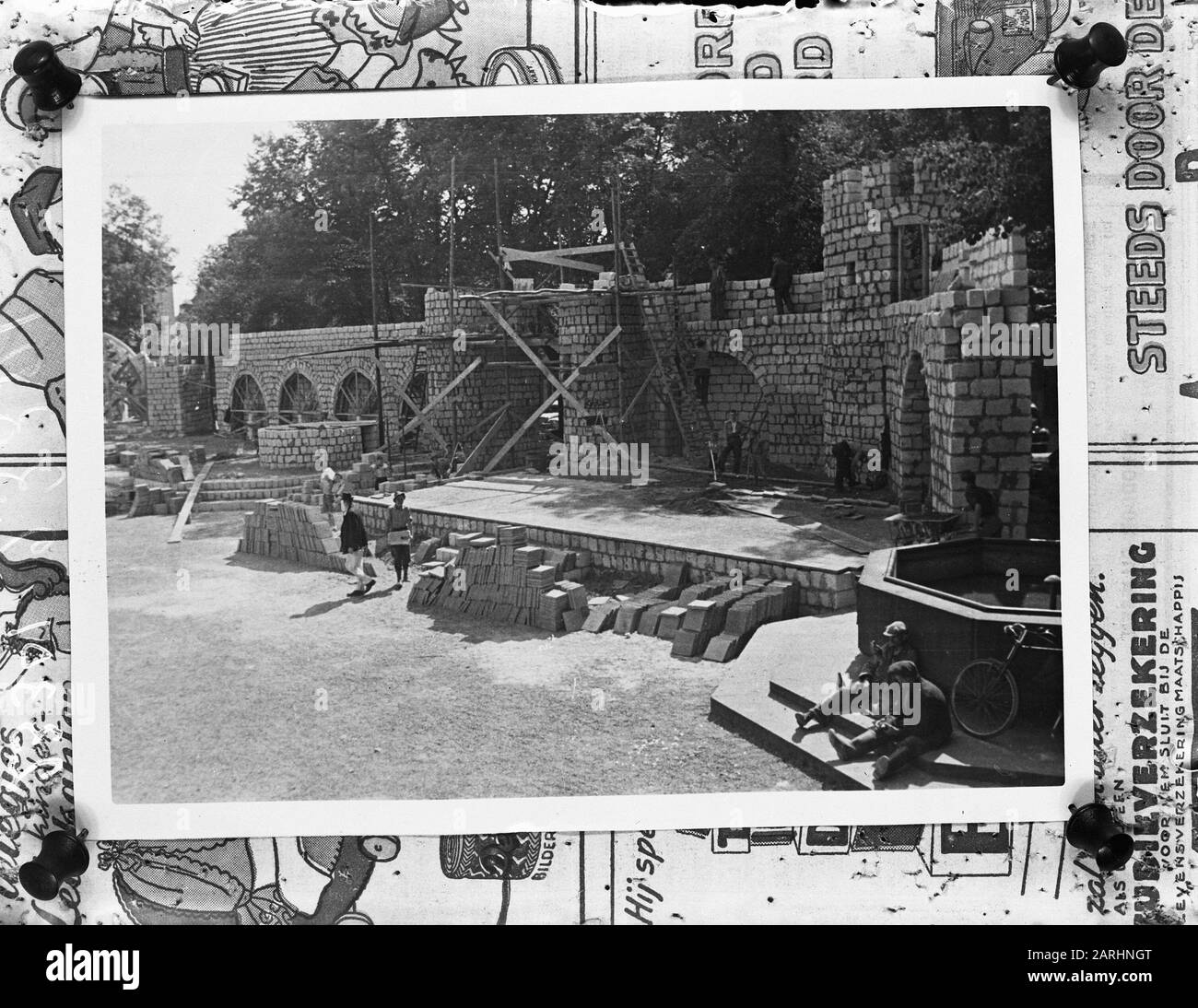 Congresso Internazionale Maria A Maastricht. Preparazione Mass-Mariaspel op de Vrijthof Annotation: Repronegative Date: 29 August 1947 Location: Maastricht Keywords: Decori, teatro Foto Stock