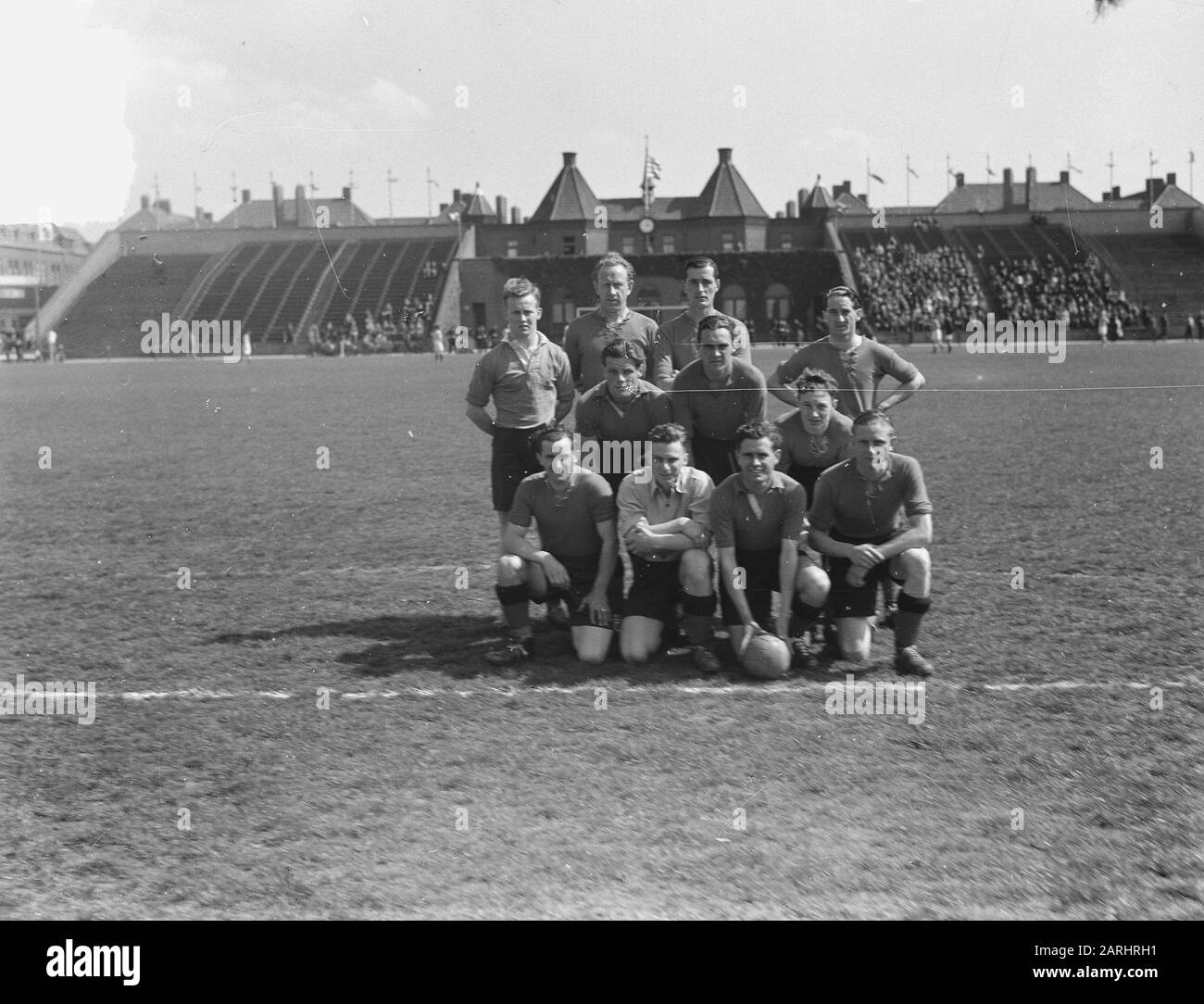 Football Mariniers-Rotterdam team di polizia su Spangen Data: 22 Maggio 1949 Parole Chiave: Polizia, squadre, sport, calcio Foto Stock