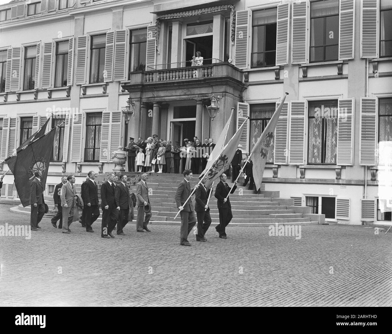 Soestdijk, defile organizzazione dei lavoratori Data: 8 luglio 1949 luogo: Soestdijk, Utrecht Parole Chiave: Defile, organizzazioni dei lavoratori Foto Stock