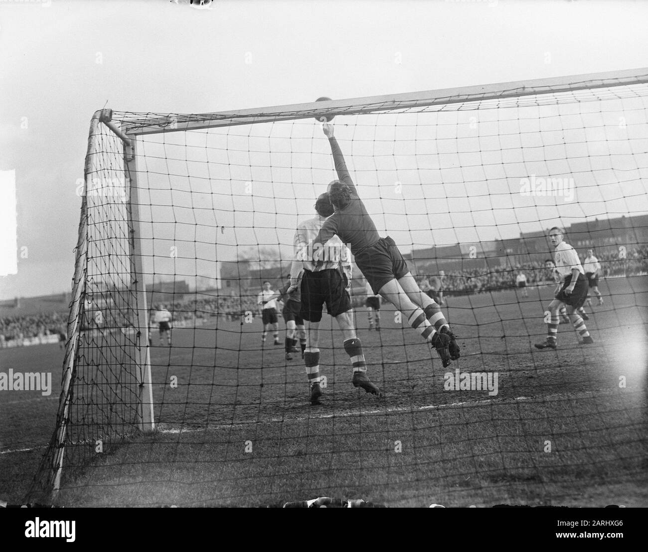 Red Devils contro Swallows 1-0 Data: 20 Febbraio 1950 Parole Chiave: Sport, football Nome Della Persona: Swallows Nome Dell'Impostazione: Red Devils Foto Stock